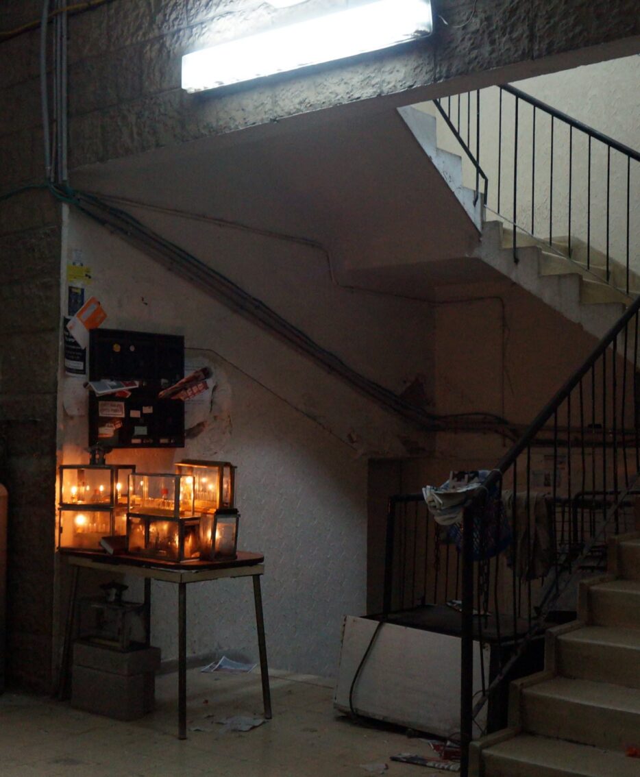 B’ Inyanei Chanuka – Height of The Menorah